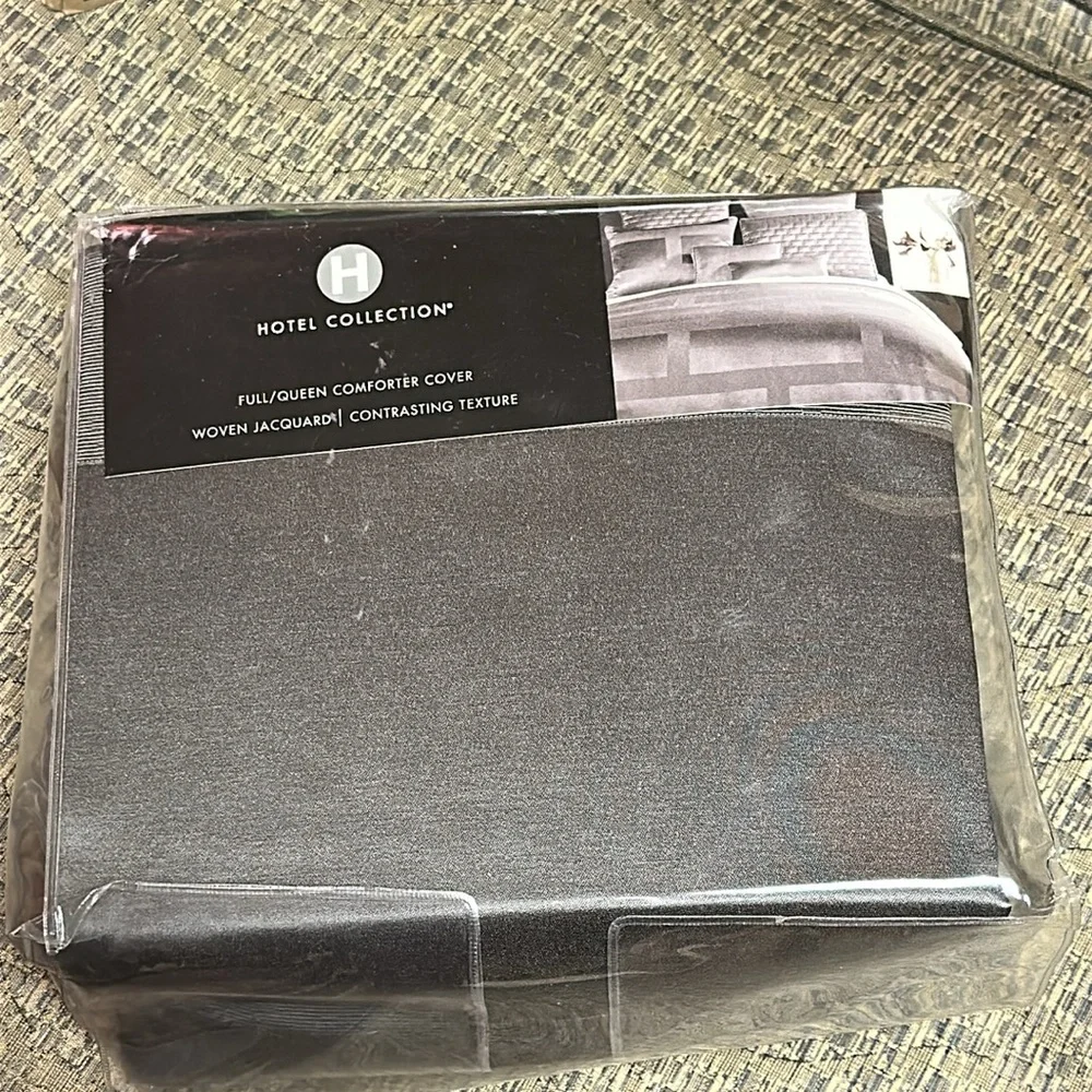 Hotel Collection Duvet Cover in Style Frame, size Full/Queen.